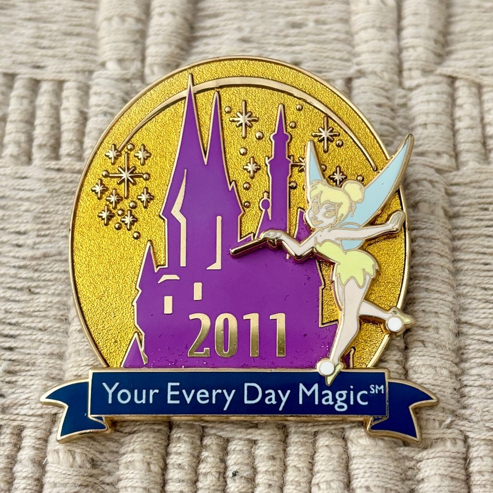DISNEY 2011 *Exclusive* Visa Cardmember Tinker Bell "Your Every Day Magic" Pin